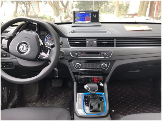 出租車內丟失上萬元現金竟能半小時內失而復得！